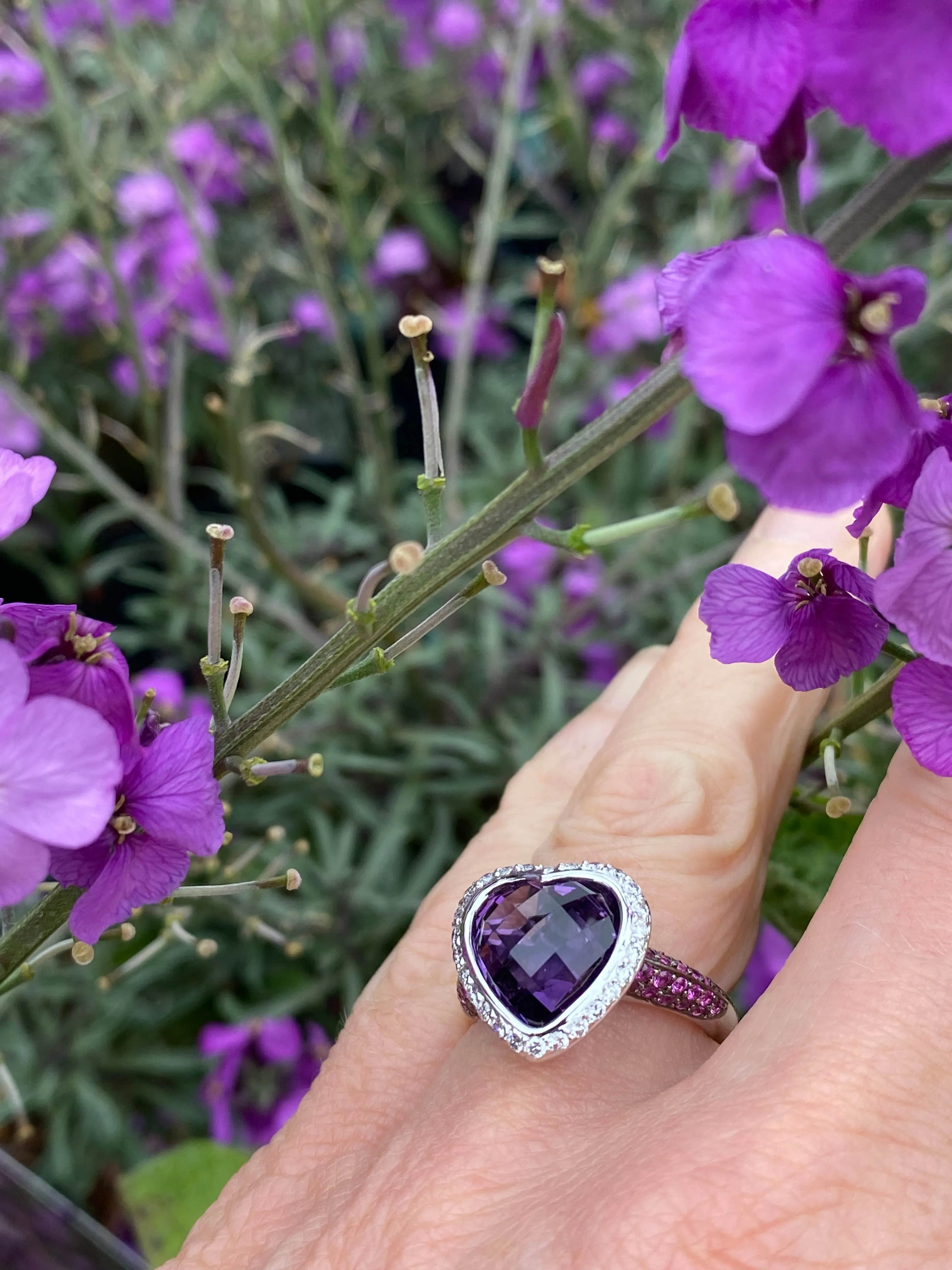 18ct White gold amethyst heart ring with sapphire & diamonds