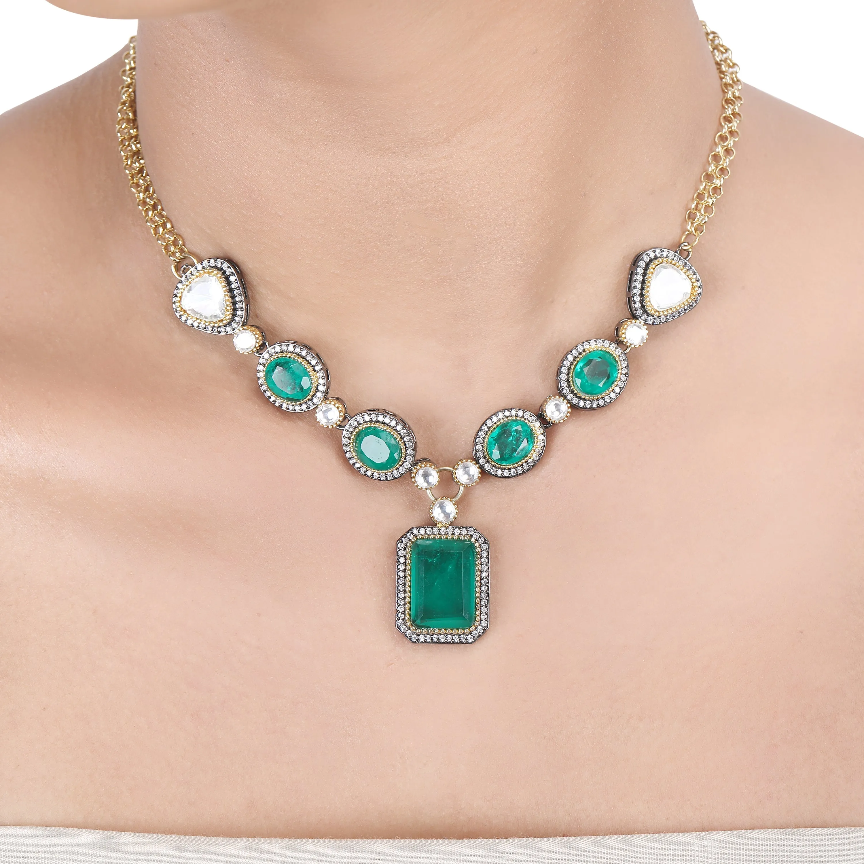 Aafreen Zenshi Necklace Set