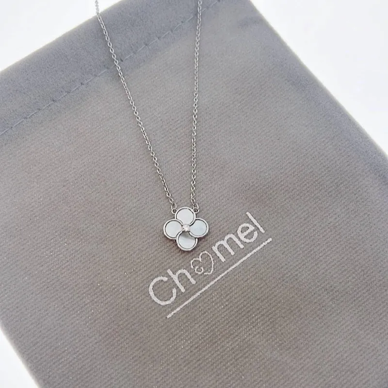 Mother of Pearl Clover Leaf Necklace