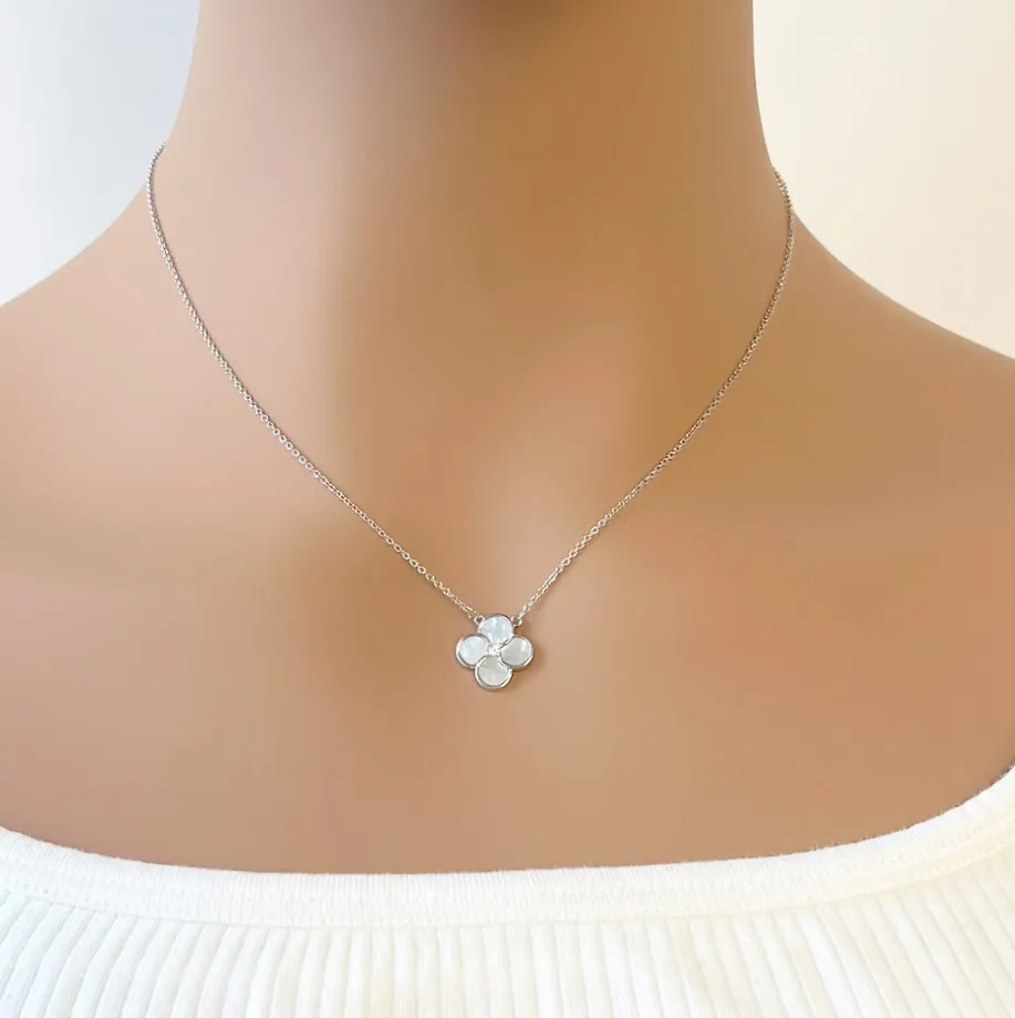 Mother of Pearl Clover Leaf Necklace
