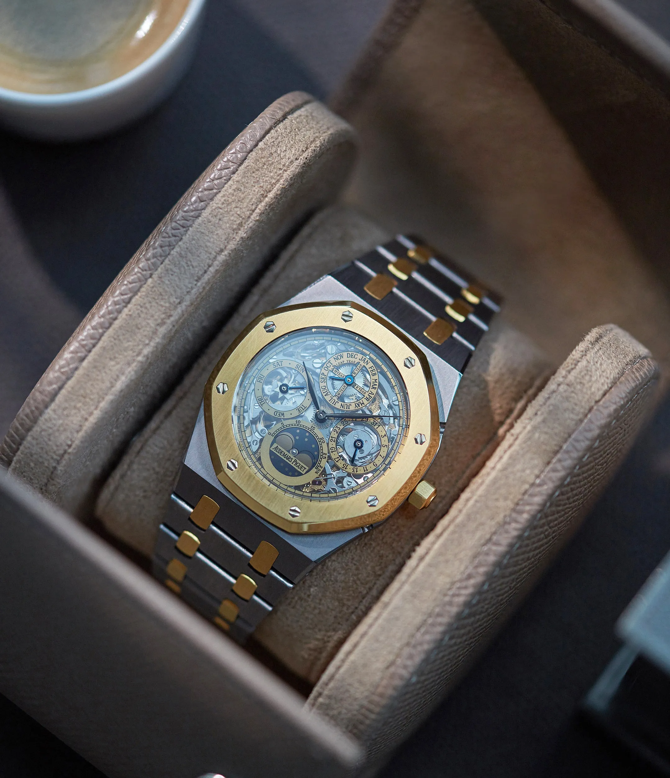 Royal Oak 25829TA | Tantalum and Yellow Gold