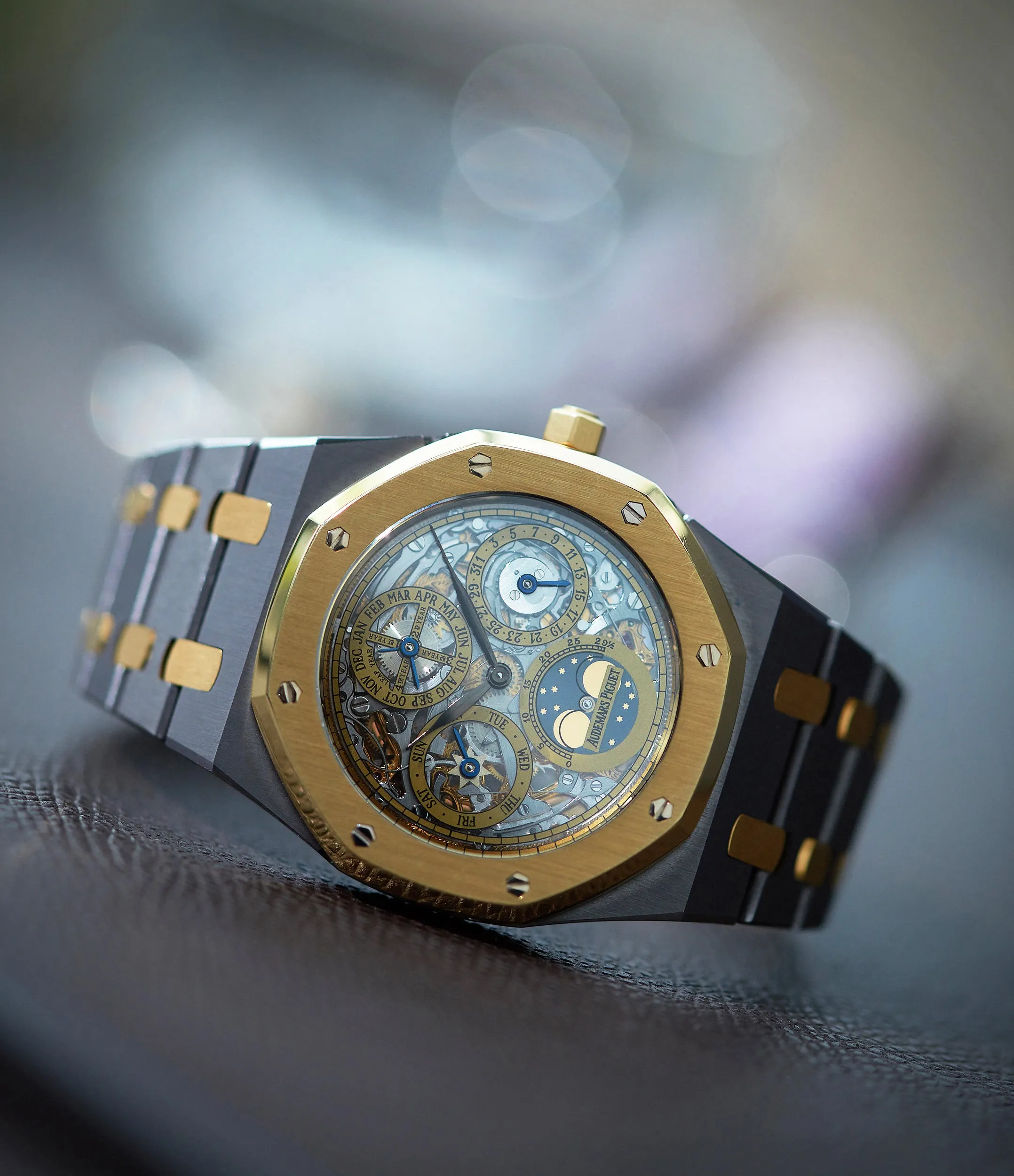 Royal Oak 25829TA | Tantalum and Yellow Gold