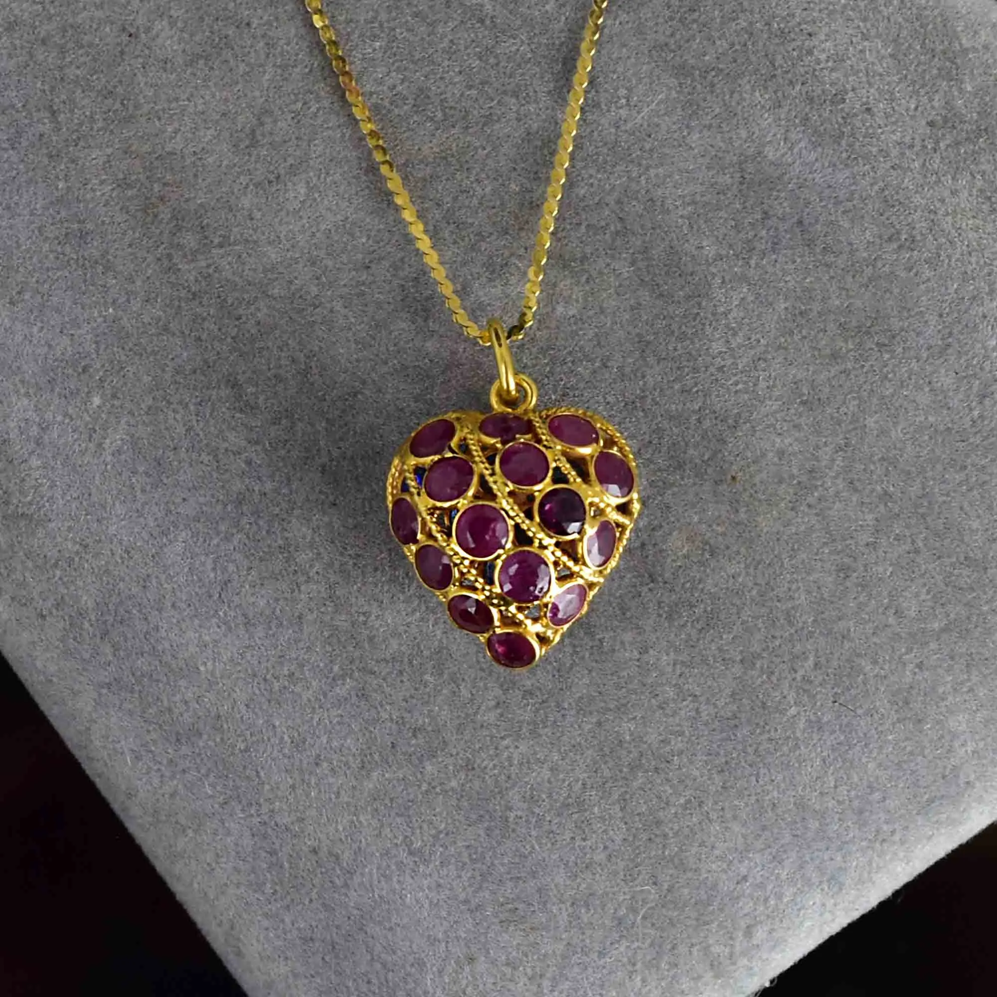 Vintage 14K Gold Filigree Ruby Sapphire Heart Pendant Necklace