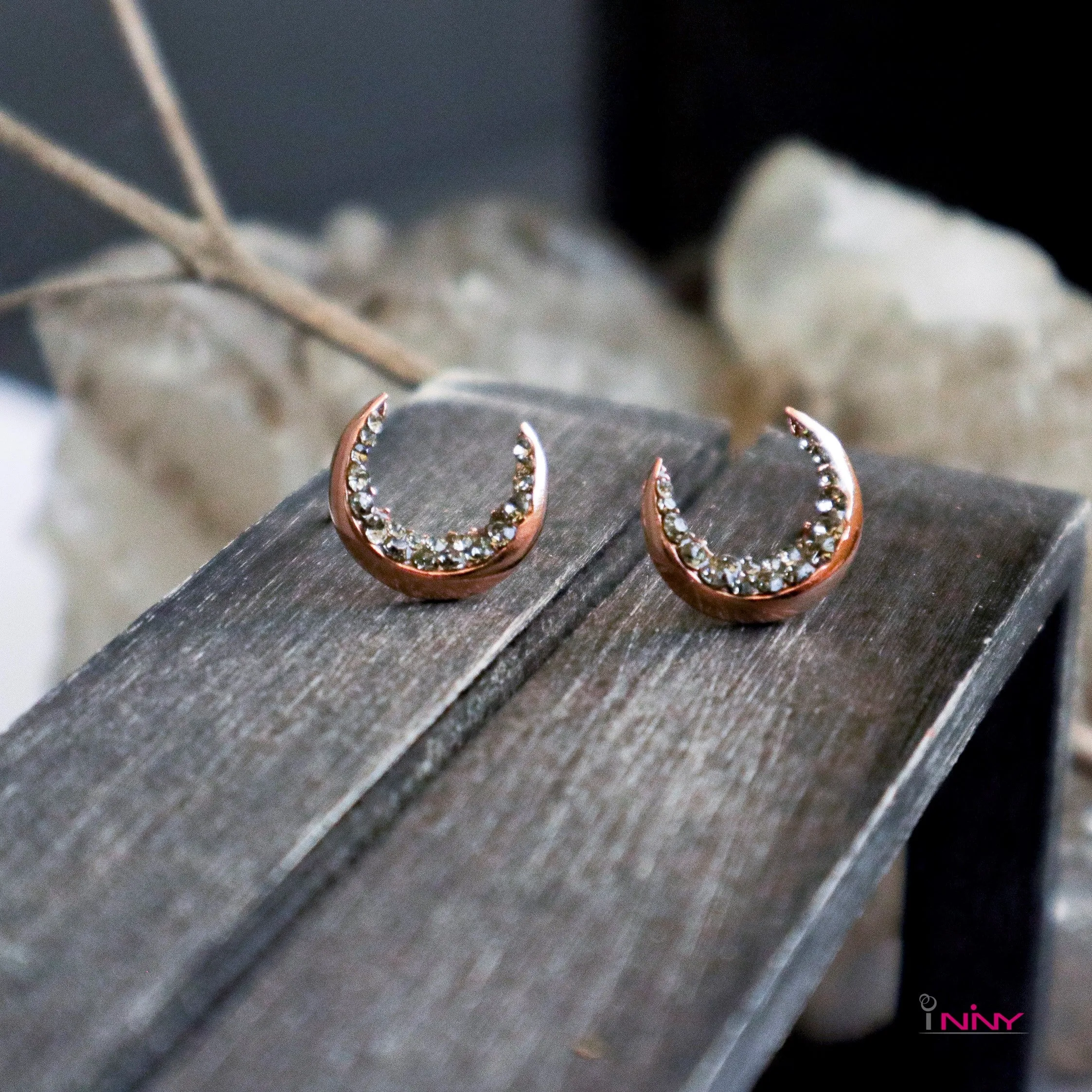 Vintage Crescent Moon Stud
