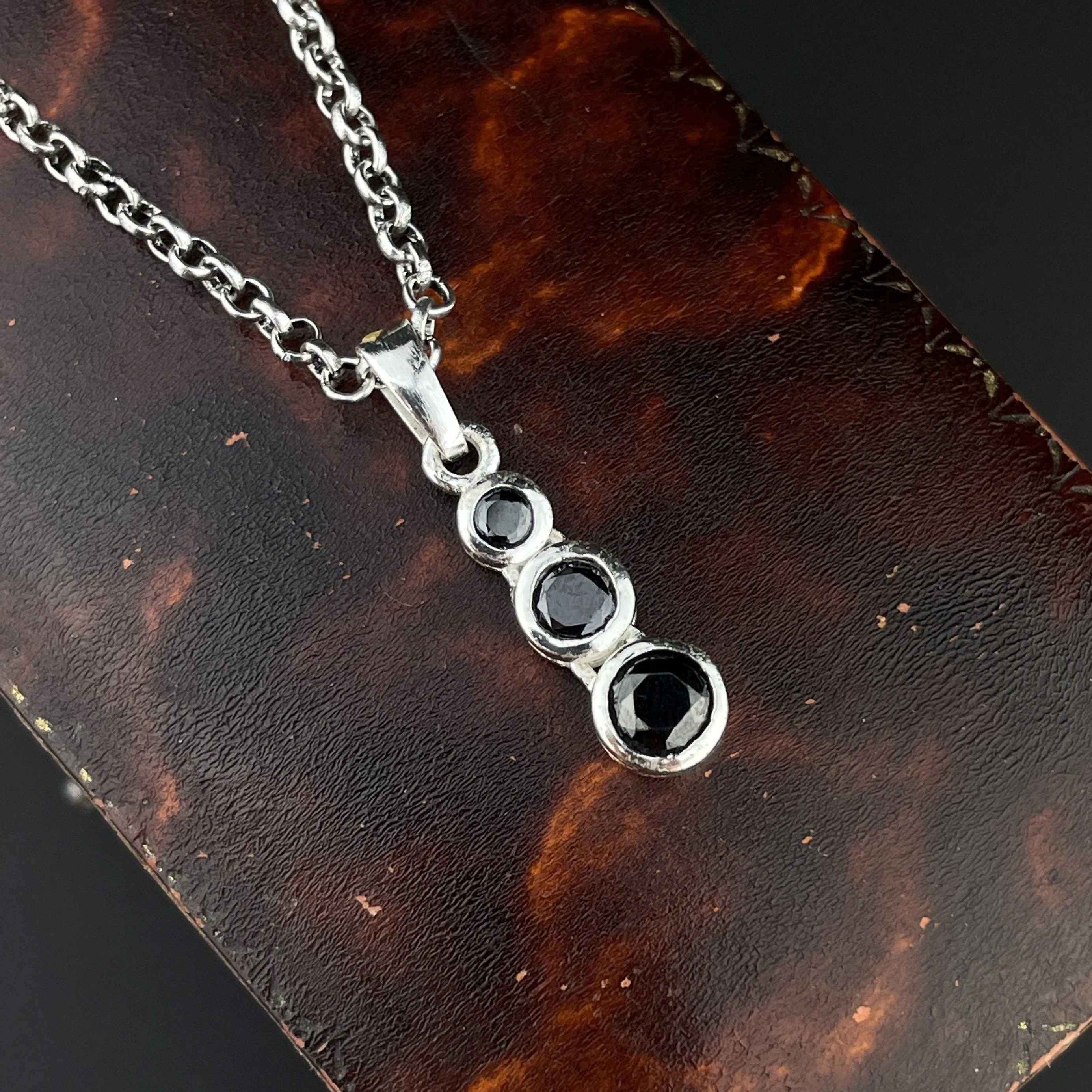 Vintage Silver Black Onyx Three Stone Infinity Pendant Necklace